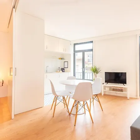 12 Sweet Caroline Apartment *