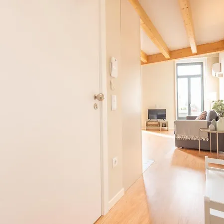 12 Sweet Caroline Apartment *