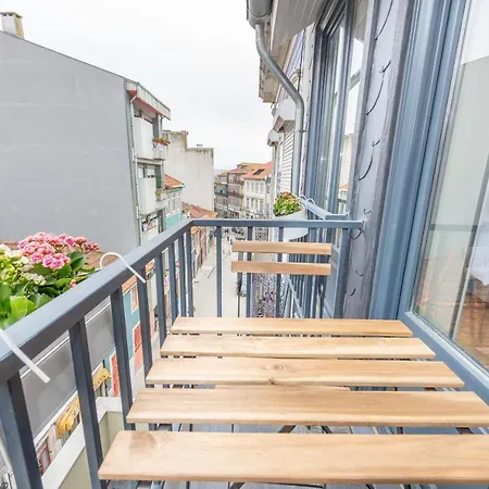 12 Sweet Caroline Apartment *