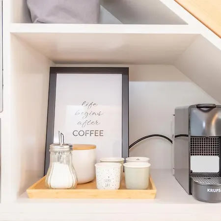 12 Sweet Caroline Apartment *